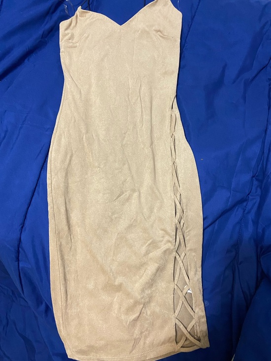 Charlotte Russe Dresses & Skirts - Charlotte Russe Nude crisscross Dress🍂
